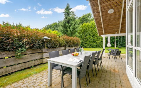 Ljuba - 40Km from the Sea: Boligområde, Busk, Hus, Hjem, Have, Estate, Skygge, Landscaping, Lawn