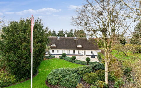 Jolanda: Blå, Busk, Sommerhus, Bunddække, Have, Estate, Skygge, Landscaping, Stuehus, Eco Hotel