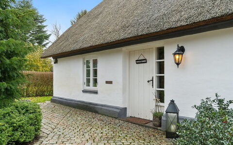 Jolanda: Blå, Busk, Sommerhus, Bunddække, Have, Estate, Skygge, Landscaping, Stuehus, Eco Hotel