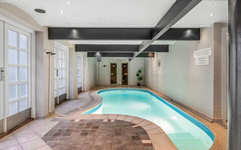Jolanda: Blå, Busk, Sommerhus, Bunddække, Have, Estate, Skygge, Landscaping, Stuehus, Eco Hotel