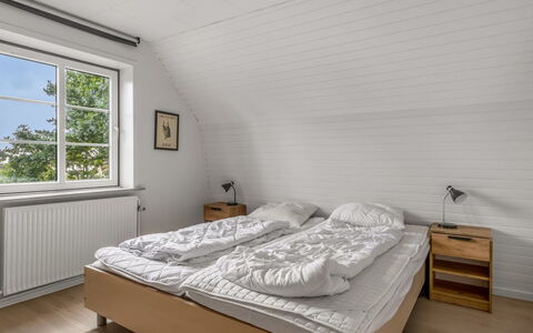 Aave - 5Km from the Sea: Soveværelse, Seng, Træ, Gulvbelægning, Etage, Loft, Indretning, Sengetøj, Sengetøj, Bed Frame