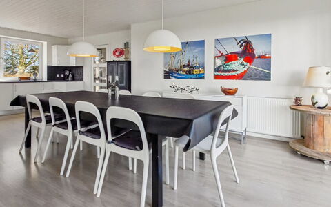Aave - 5Km from the Sea: Træ, Hjem, Møbel, Loft, Sommerhus, Stue, Hårdttræ, Stol, Trægulve