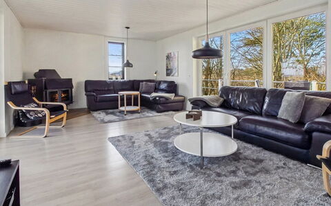 Aave - 5Km from the Sea: Træ, Hjem, Møbel, Loft, Sommerhus, Stue, Hårdttræ, Stol, Trægulve