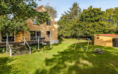 Aave - 5Km from the Sea: Busk, Land Lot, Landdistrikt, Sommerhus, Have, Lawn, Skygge, Estate, Landscaping, Gård