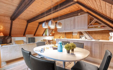 Erhardt - 2Km from the Sea: Møbel, Indretning, Køkken, Træ, Gulvbelægning, Loft, Lysarmatur, Countertop, Etage, Belysning