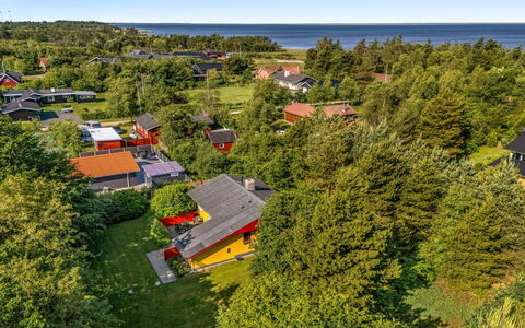 Ditta - 150M to the Fjord: Møbel, Udendørs Møbler, Bordservice, Bord, Drinkware, Stol, Udendørs Bord, Mad, Flaske