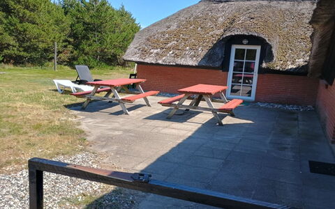 Eweline - 700M from the Sea: Tækning, Tag, Sommerhus, Udendørs Møbler, Skygge, Hytte, Udendørs Bord, Picnic Bord, Udendørs Bench