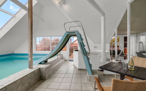 Eweline - 700M from the Sea: Loft, Gulvbelægning, Etage, Lejlighed, Svømmepøl, Dagslys, Attic, Udvej, Design, Penthouselejlighed