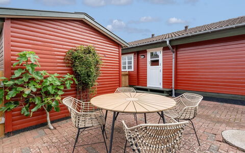 Ater - 220M from the Sea: Møbel, Udendørs Møbler, Bordservice, Bord, Drinkware, Stol, Udendørs Bord, Mad, Flaske