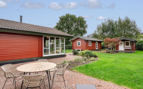 Ater - 220M from the Sea: Møbel, Udendørs Møbler, Bordservice, Bord, Drinkware, Stol, Udendørs Bord, Mad, Flaske