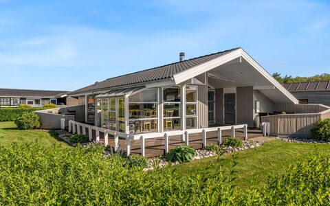 Lien - 100M from the Sea: Hjem, Arkitektur, Boligområde, Tag, Hus, Estate, Veranda, Bunddække, Sommerhus, Skygge