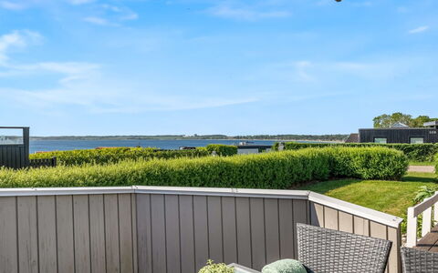 Lien - 100M from the Sea: Vand, Vandressourcer, Krop Af Vand, Rots, Kyst, Naturlige Landskab, Headland, Coastal Og Oceaniske Landskabsformer, Terræn, Promontory