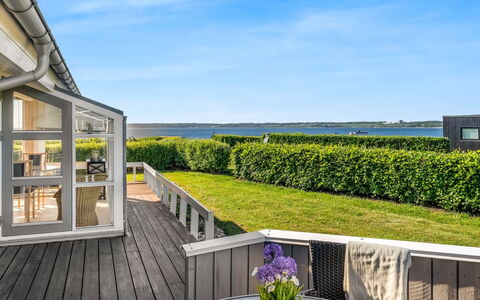 Lien - 100M from the Sea: Vand, Vandressourcer, Krop Af Vand, Rots, Kyst, Naturlige Landskab, Headland, Coastal Og Oceaniske Landskabsformer, Terræn, Promontory