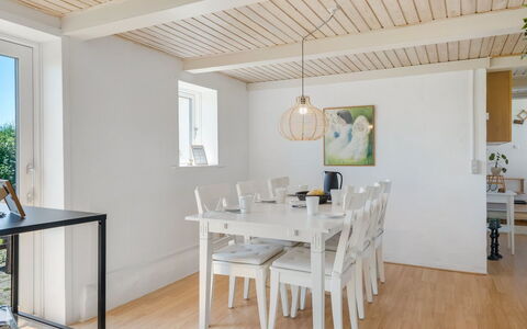 Jorek - 700M from the Sea: Møbel, Indretning, Gulvbelægning, Etage, Træ, Loft, Bord, Stol, Køkken & Spisebord, Spisestue