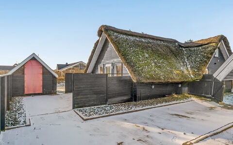 Oskar - 300M from the Sea: Møbel, Indretning, Træ, Loft, Gulvbelægning, Etage, Trægulve, Køkken & Spisebord, Bord, Lysarmatur