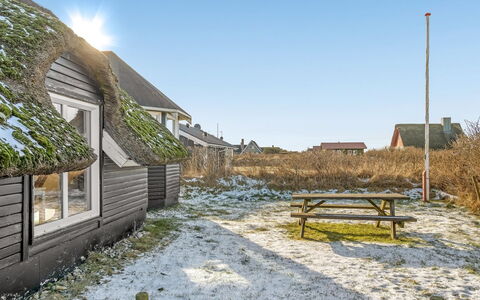 Oskar - 300M from the Sea: Møbel, Indretning, Træ, Loft, Gulvbelægning, Etage, Trægulve, Køkken & Spisebord, Bord, Lysarmatur