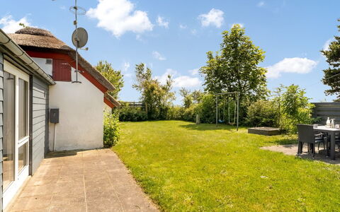 Vilvi - 250M to the Fjord: Græs, Busk, Hus, Have, Land Lot, Hjem, Landdistrikt, Lawn, Sommerhus