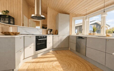 Bosse - 200M to the Fjord: Gulvbelægning, Træ, Indretning, Loft, Etage, Køkken, Countertop, Køkken Apparat, Trægulve, Cabinetry