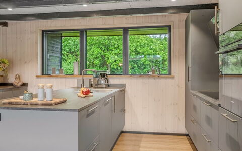 Diuri - 500M to the Fjord: Træ, Køkken, Countertop, Gulvbelægning, Indretning, Cabinetry, Køkken Apparat, Loft, Bejdse, Husholdningsapparat