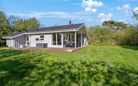 Annik - 300M from the Sea: Hvid, Font, Nummer