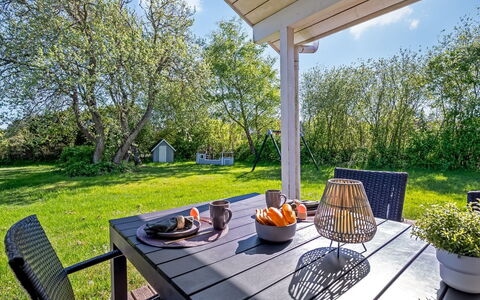 Annik - 300M from the Sea: Hvid, Font, Nummer