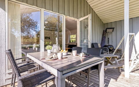 Annik - 300M from the Sea: Hvid, Font, Nummer