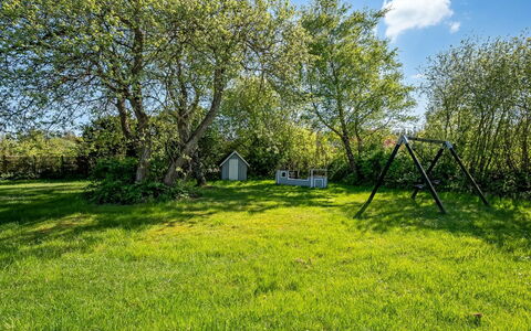 Annik - 300M from the Sea: Hvid, Font, Nummer