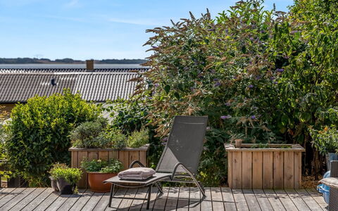 Finelly - 350M from the Sea: Gulvbelægning, Etage, Loft, Indretning, Countertop, Køkken, Cabinetry, Værelse, Større Bandage, Lysarmatur