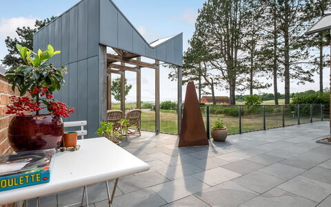 Else - 25M from the Sea: Hvid, Font, Nummer