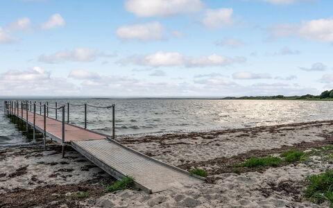 Else - 25M from the Sea: Hvid, Font, Nummer