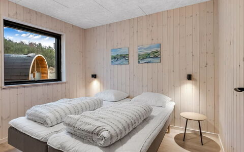 Gustaf - 800M from the Sea: Træ, Soveværelse, Seng, Sengetøj, Sengetøj, Bed Frame, Fryser, Hårdttræ, Vinter, Bejdse