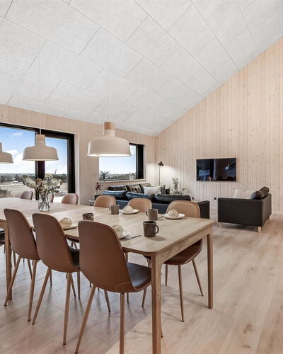 Gustaf - 800M from the Sea