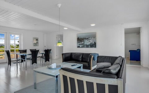 Franki - 9Km from the Sea: Hjem, Tag, Hus, Dør, Sommerhus, Skygge, Have, Bunddække, Veranda, Gård