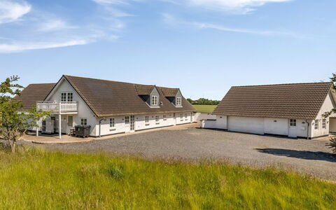 Franki - 9Km from the Sea: Hvid, Font, Nummer