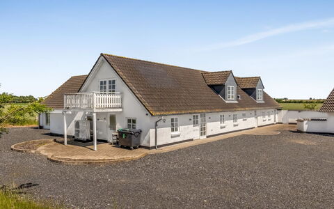 Inger - 9Km from the Sea: Hjem, Tag, Hus, Dør, Sommerhus, Skygge, Have, Bunddække, Veranda, Gård