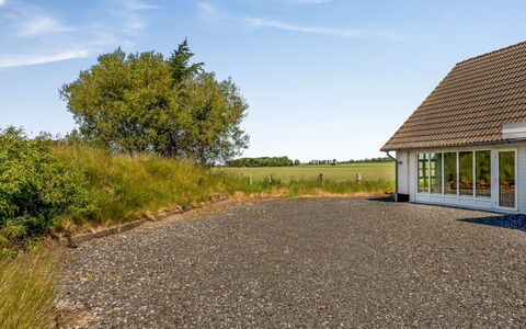 Inger - 9Km from the Sea: Hjem, Tag, Hus, Dør, Sommerhus, Skygge, Have, Bunddække, Veranda, Gård