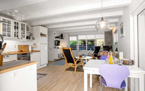 Nanne - from the Sea: Møbel, Gulvbelægning, Indretning, Etage, Træ, Trægulve, Loft, Stol, Bord, Værelse