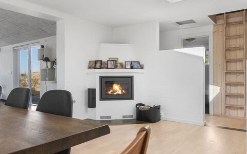 Svante - 300M from the Sea: Hvid, Font, Nummer