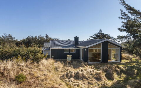 Svante - 300M from the Sea: Tag, Hus, Hjem, Sommerhus, Dør, Sidespor, Estate, Lawn, Gård, Veranda