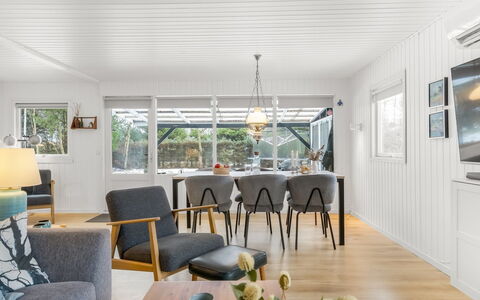 Steinunn - 2.9Km from the Sea: Hvid, Font, Nummer