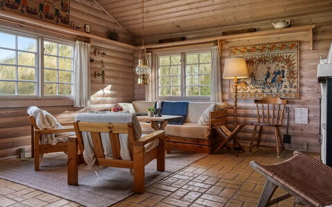 Apelone - 450M from the Sea: Møbel, Træ, Indretning, Loft, Gulvbelægning, Sommerhus, Hjem, Etage, Couch, Stue