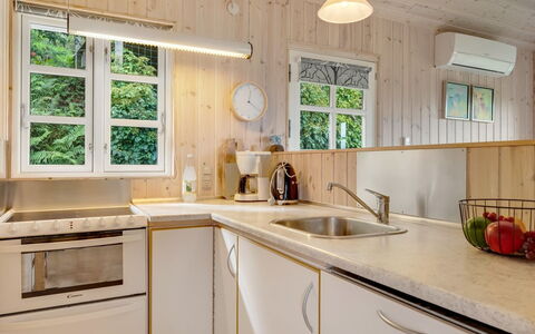 Odlef - 110M to the Fjord: Køkken, Indretning, Countertop, Gulvbelægning, Træ, Loft, Sanitærarmatur, Etage, Køkken Apparat, Belysning