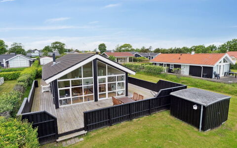 Nomi - 100M from the Sea: Hvid, Font, Nummer