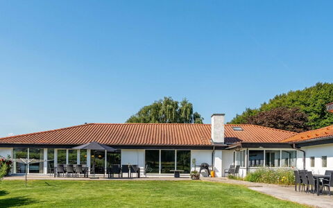 Maris - 20Km from the Sea: Hvid, Font, Nummer