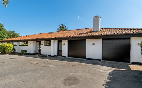 Maris - 20Km from the Sea: Hvid, Font, Nummer