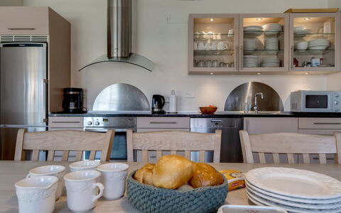 Verner - 990M from the Sea: Møbel, Indretning, Køkken Apparat, Køkken, Loft, Træ, Gulvbelægning, Countertop, Belysning, Cabinetry