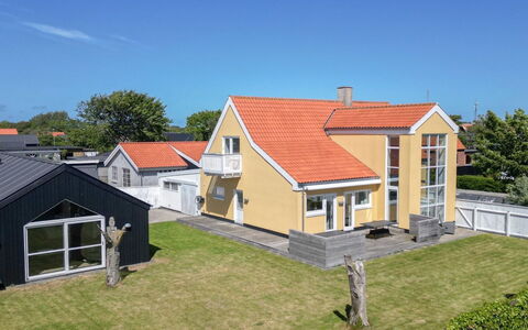 Meike - 700M from the Sea: Hvid, Font, Nummer