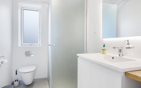 Meike - 700M from the Sea: Hvid, Font, Nummer