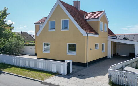 Meike - 700M from the Sea: Hvid, Font, Nummer