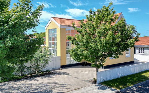 Meike - 700M from the Sea: Hus, Tag, Hjem, Sommerhus, Skur, Garden Bygninger, Sidespor, Gård, Bjælkehytte, Hytte